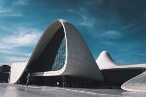 Architektonische Ausflugsziele: Wie der Metallbau beeindruckende Aussichtspunkte und Brücken formt