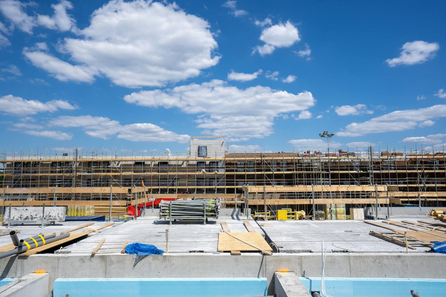Stahl trifft Holz: Planung moderner Hybridbau-Projekte