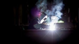 Schweißrauch absaugen: Effiziente Methoden für die Werkstatt
