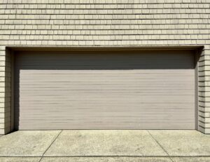 Sektionaltor für die Garage: Aufbau, Vorteile, Planung und Auswahl